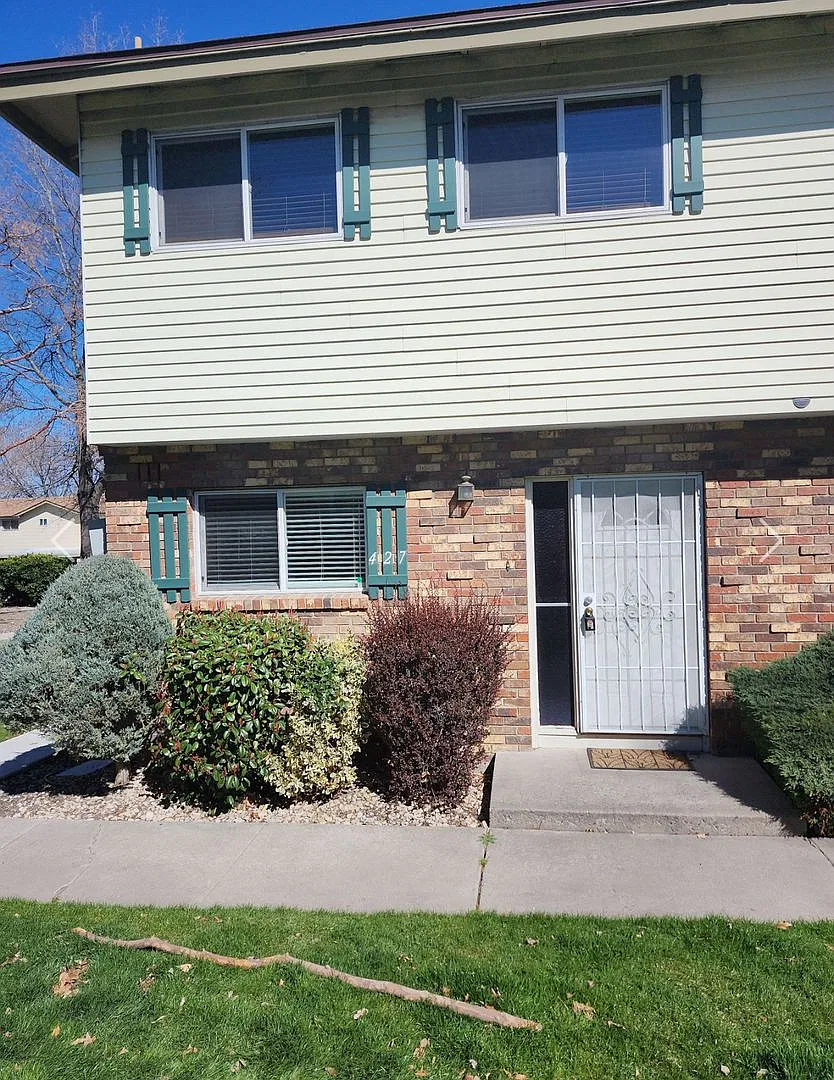 Centrally located updated condo- check it out — Photo 1