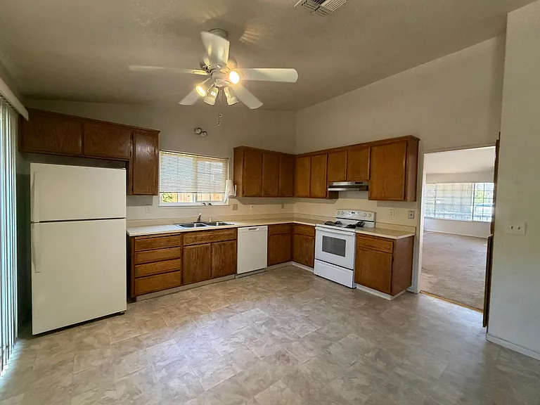 8608 Zircon Crest Ct — Photo 5