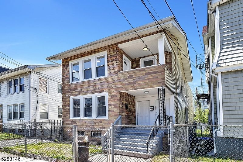 1st image of 27 Grand Ave