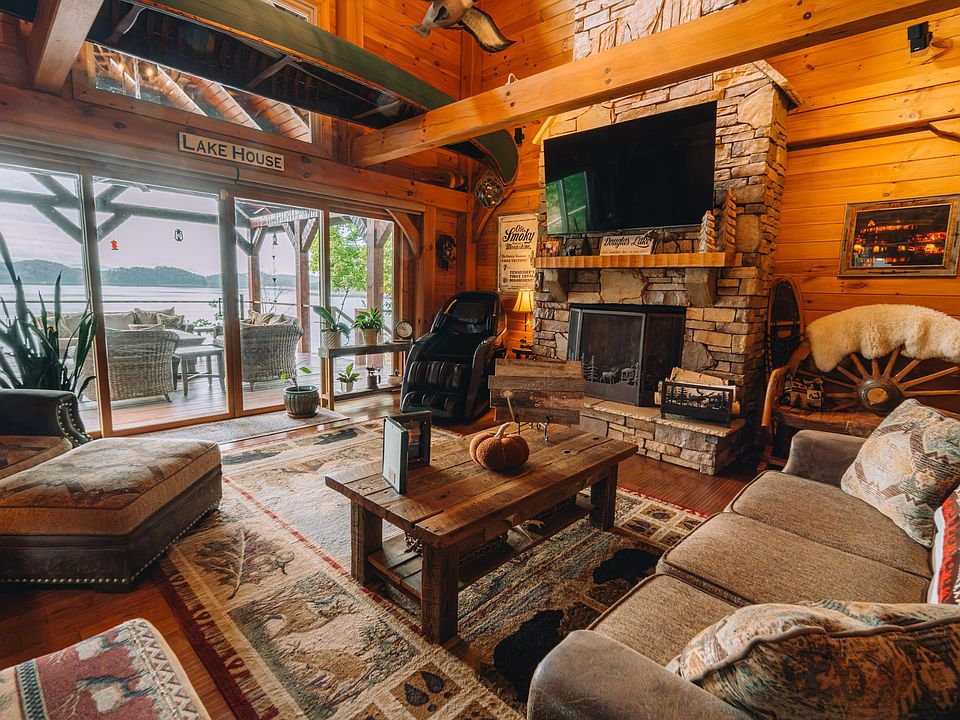 13th image of this home