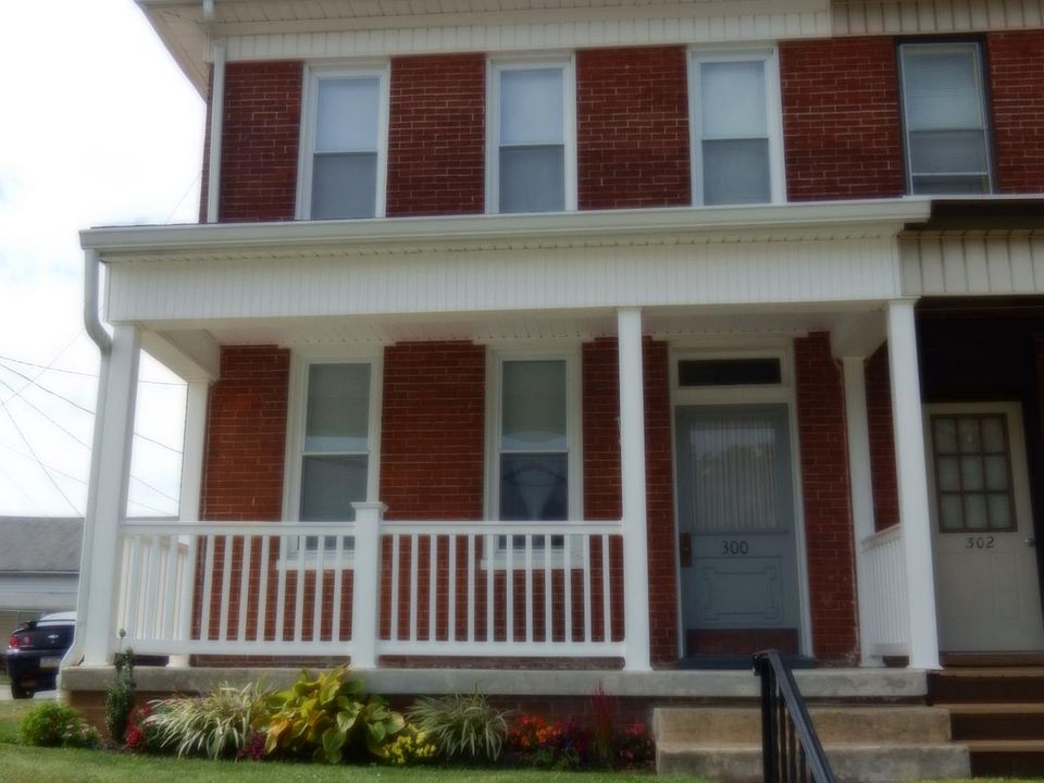 300 W Maple St.
