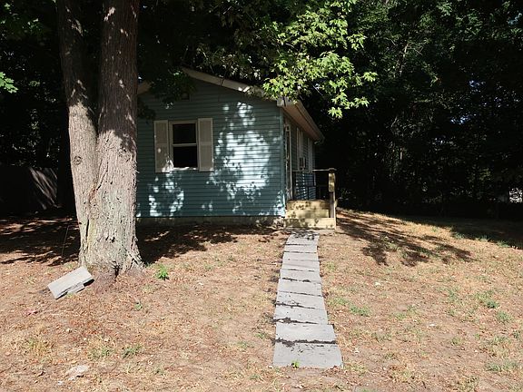 3rd image of 10 Lazaroff Ln