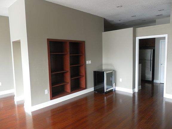 5th image of 151 E Washington St Penthouse 3E