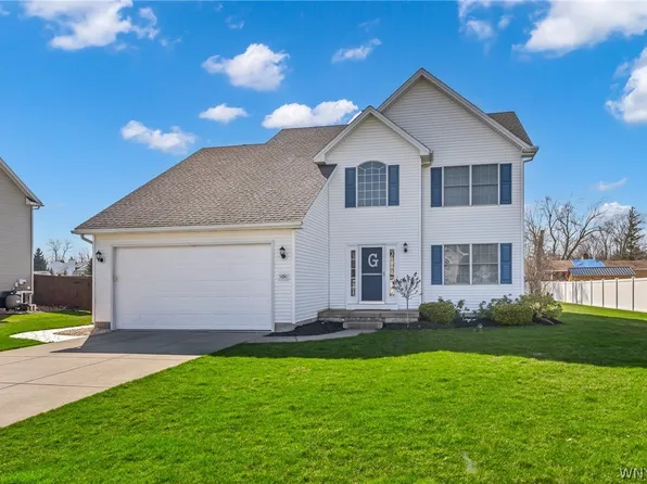 5890 Pinehurst Ct, Lake View, NY 14085