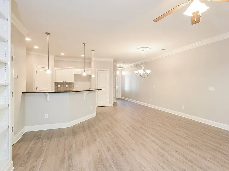 121 Townview Dr — Photo 6