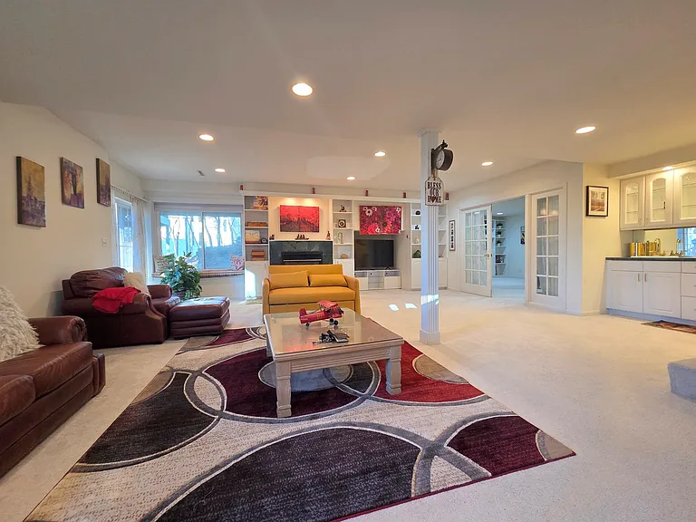 1025 Rosewood Dr #B — Photo 3