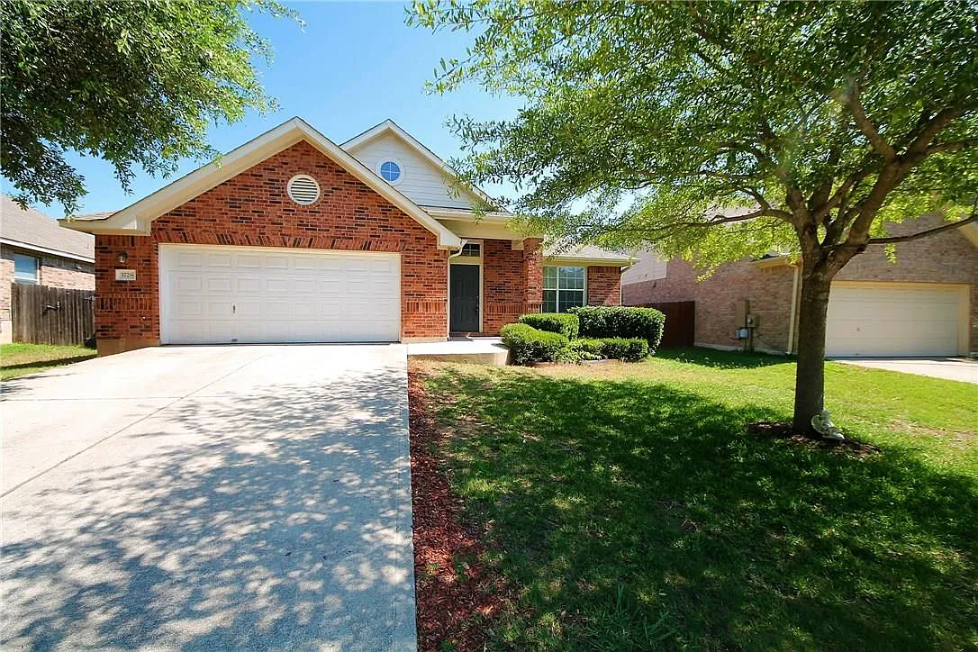 3 bed, 2.0 bath, 2010 sqft, $2,195 — Photo 1