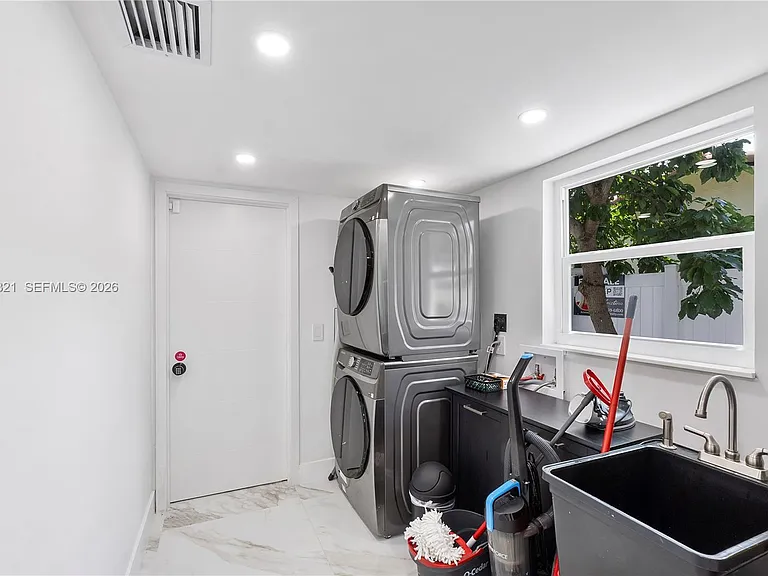 3261 Seaward Dr — Photo 36