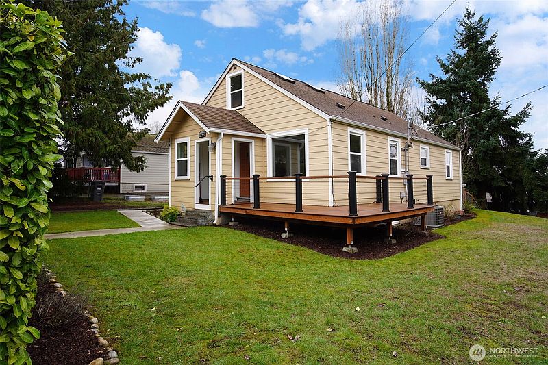 2nd image of 10633 21st Avenue SW