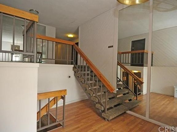 2nd image of 5353 Yarmouth Ave Unit 201
