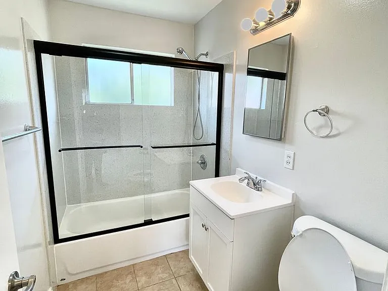 466 N Fair Oaks Avenue — Photo 8