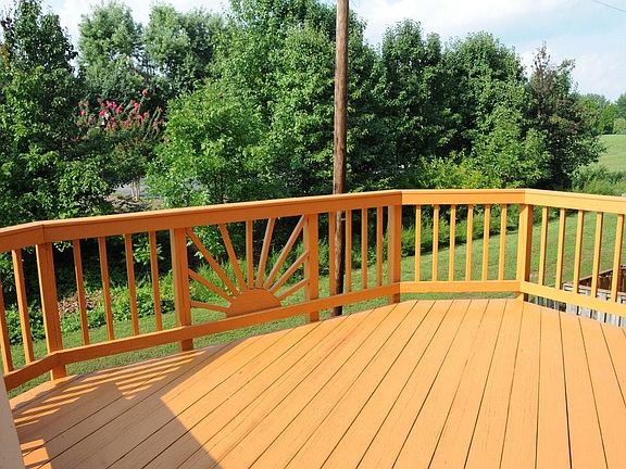 Mainfloor balcony, which overlooks the backyard and park.