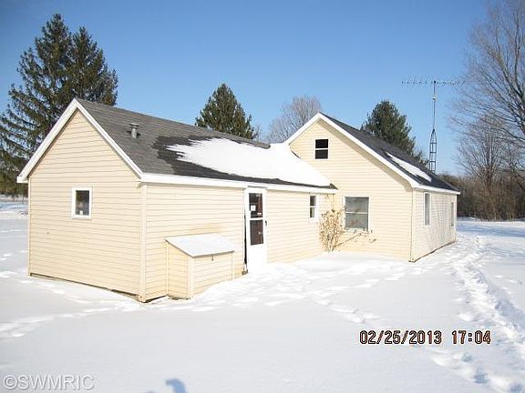 5th image of 6572 W 112th St