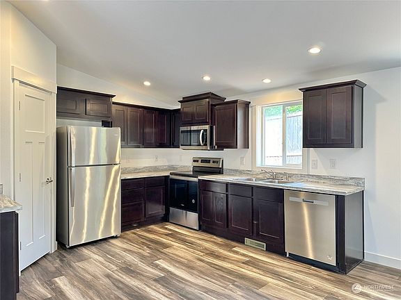 4th image of 1604 Lake Drive