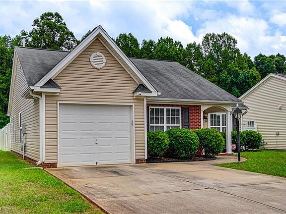 4th image of 1610 Faircrest Ln