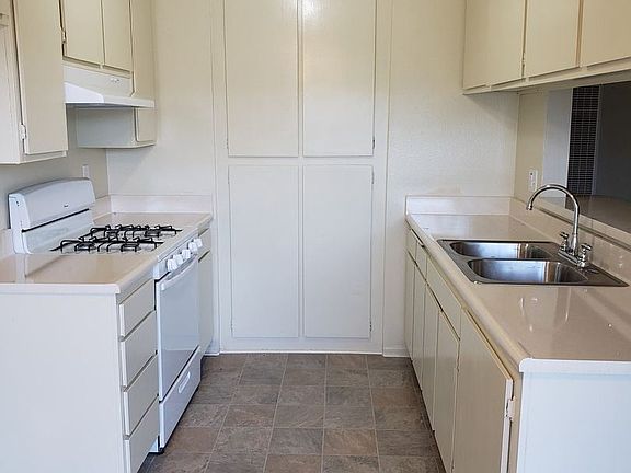 3rd image of 4141 Rosecrans Ave #201