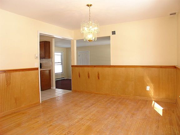 3rd image of 12 Longwood Dr