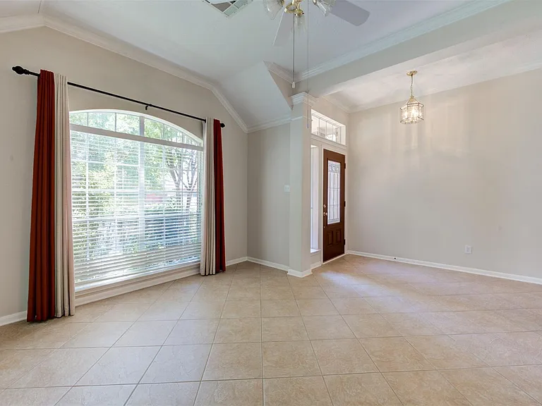 9026 Robinhoods Well Dr — Photo 4