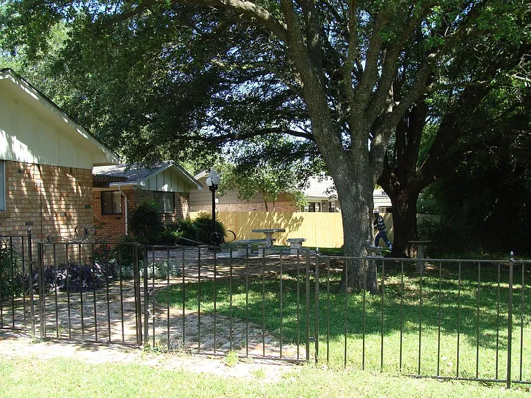 Large, Fenced Back Yard