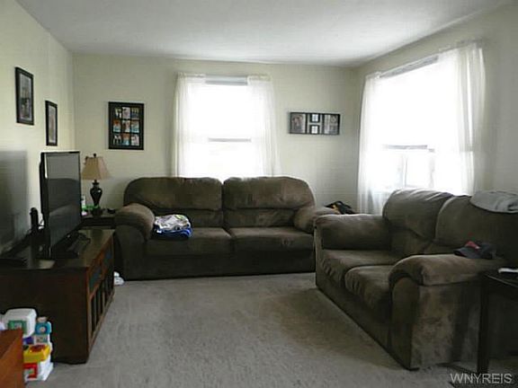 3rd image of 113 Gardenvale Dr