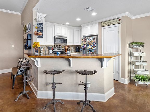 4th image of 940 Red Bud Cir