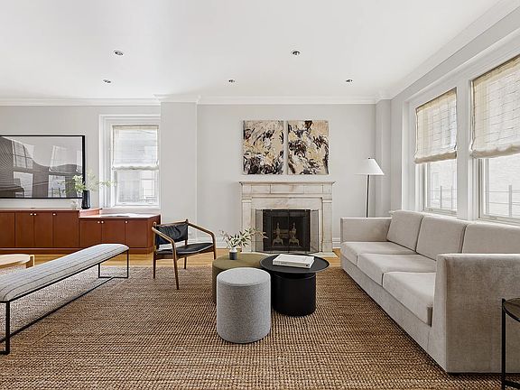 2nd image of 829 Park Ave APT 3D