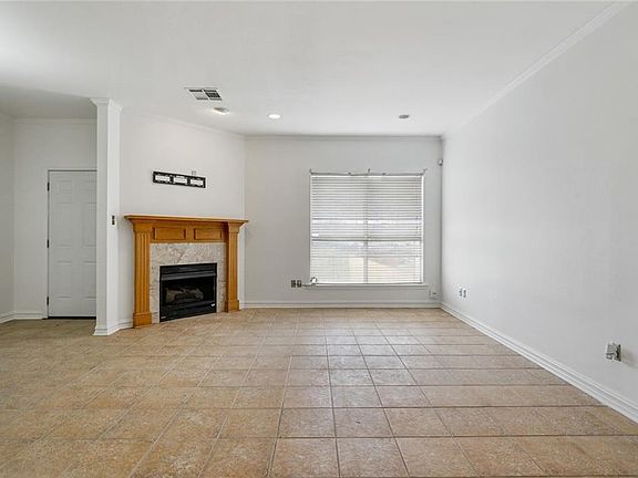 3rd image of 10 Brandon Hall Dr APT B