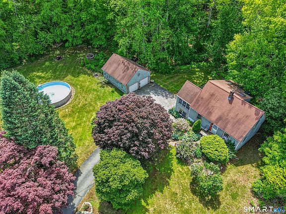 4th image of 8 Lee Brook Drive