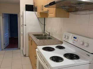 413 Spadina Ave #201, Toronto, ON M5T 2G6