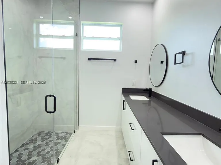 1111 Gunby Ave S — Photo 10