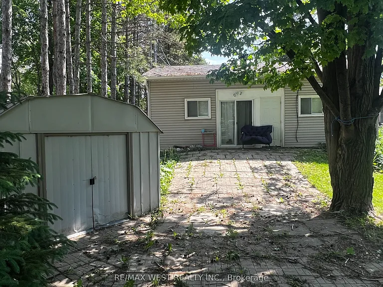 16632 York Durham Line #GARAGE — Photo 2