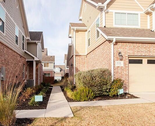 2nd image of 616 Laurel Ln
