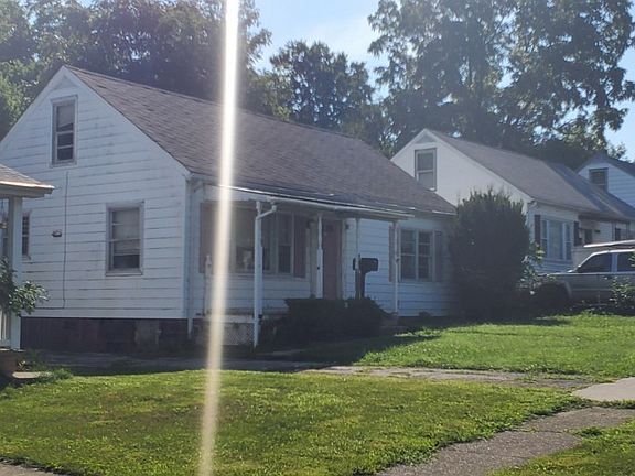 3rd image of 165 Northwood Dr