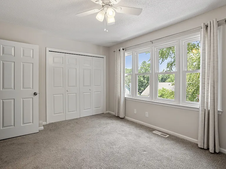 516 Caprice Ct — Photo 33