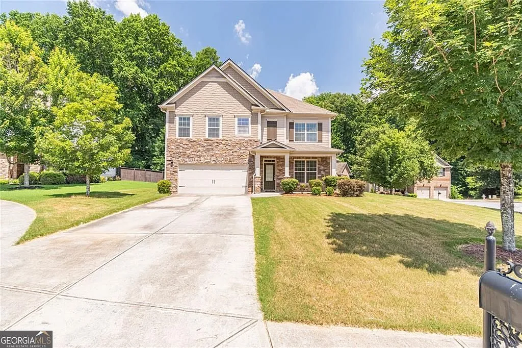 5 bed, 3.0 bath, 2562 sqft, $2,700 — Photo 2