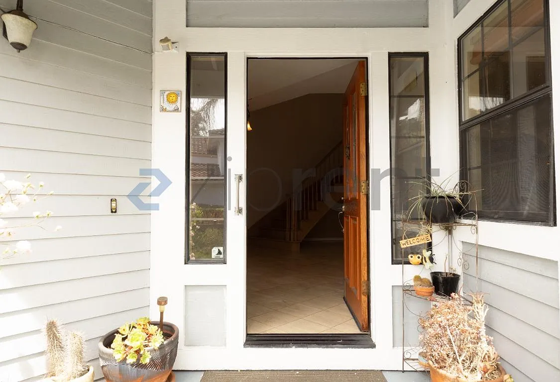 4 bed, 2.5 bath, 2994 sqft, $6,500 — Photo 2