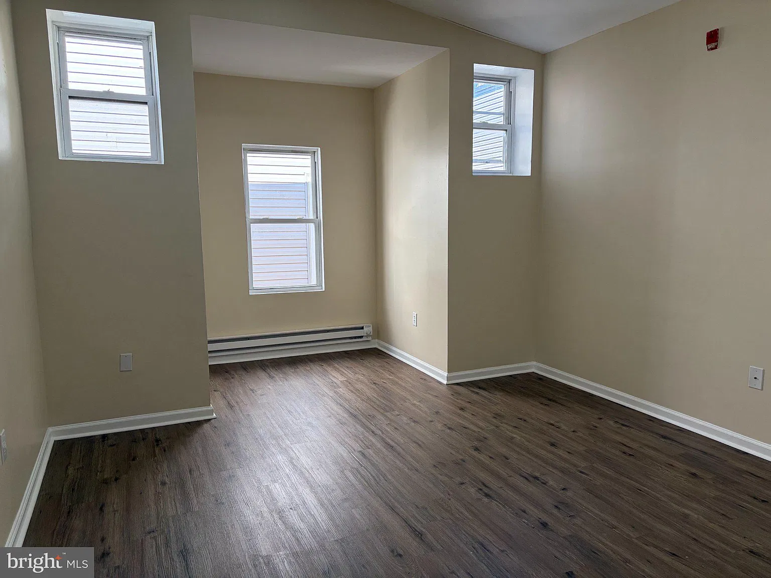 2 bed, 1.0 bath, 4773 sqft, $1,375 — Photo 4