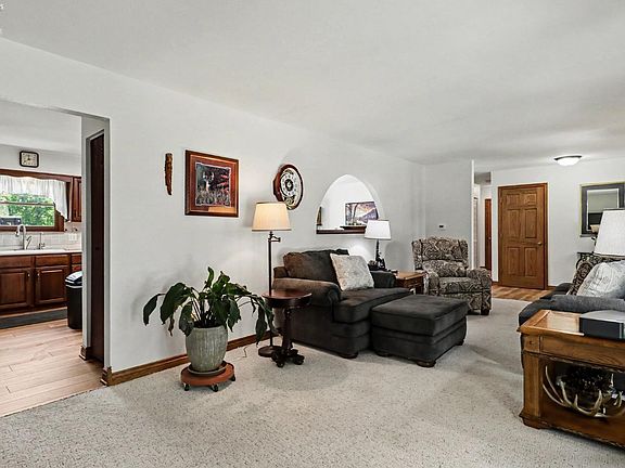 3rd image of 643 Donovan Rd