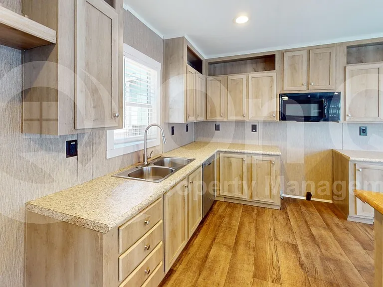 7415 Remington Rd — Photo 2