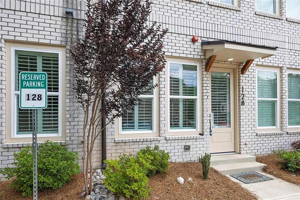 2 bed, 1.5 bath, 1152 sqft, $2,400 — Photo 3
