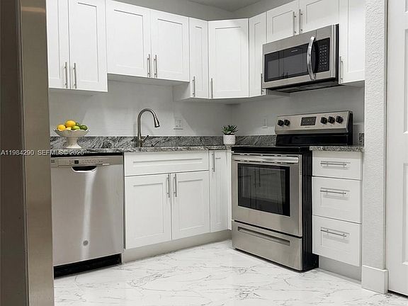 3rd image of 2801 Riverside Dr APT 204