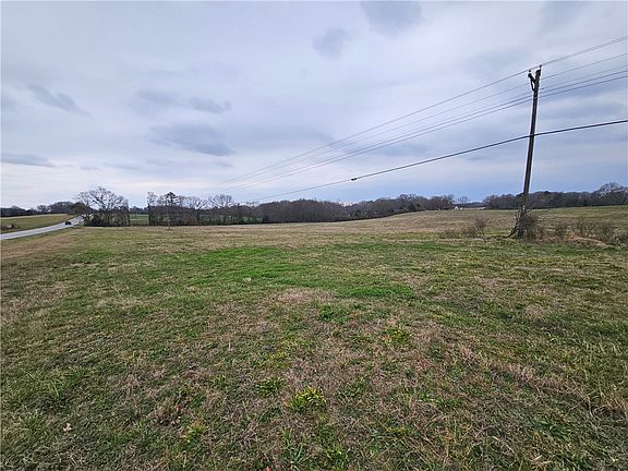 5th image of 2 W Oak Hwy