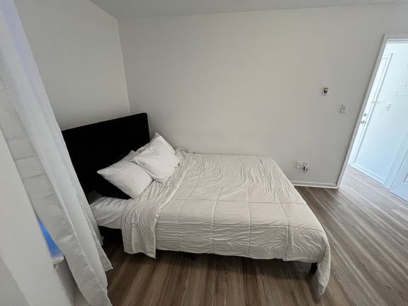 4th image of 320 49th St APT 1B