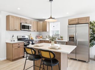 39 Douglas Ave, Providence, RI 02908