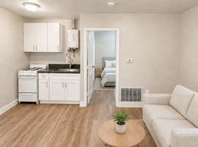 928 W 83rd St, Los Angeles, CA