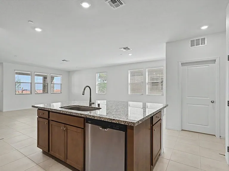 72 Hornbeck Ln — Photo 9
