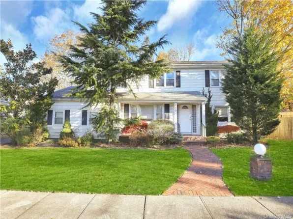 220 Jackson Pl, Hewlett, NY 11557