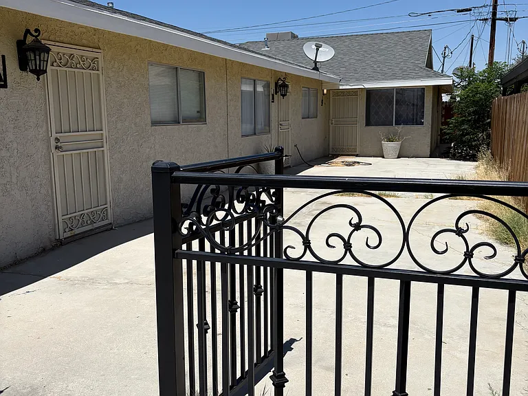 416 W Wilson Ave #C — Photo 1