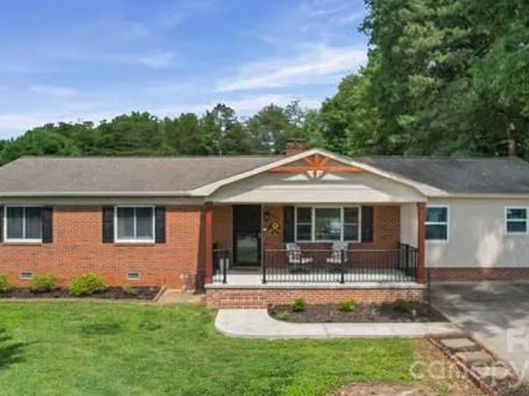 138 Shumaker Dr, Statesville, NC 28625