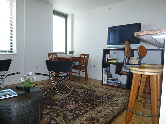 3rd image of 1500 Lexington Ave APT 16G